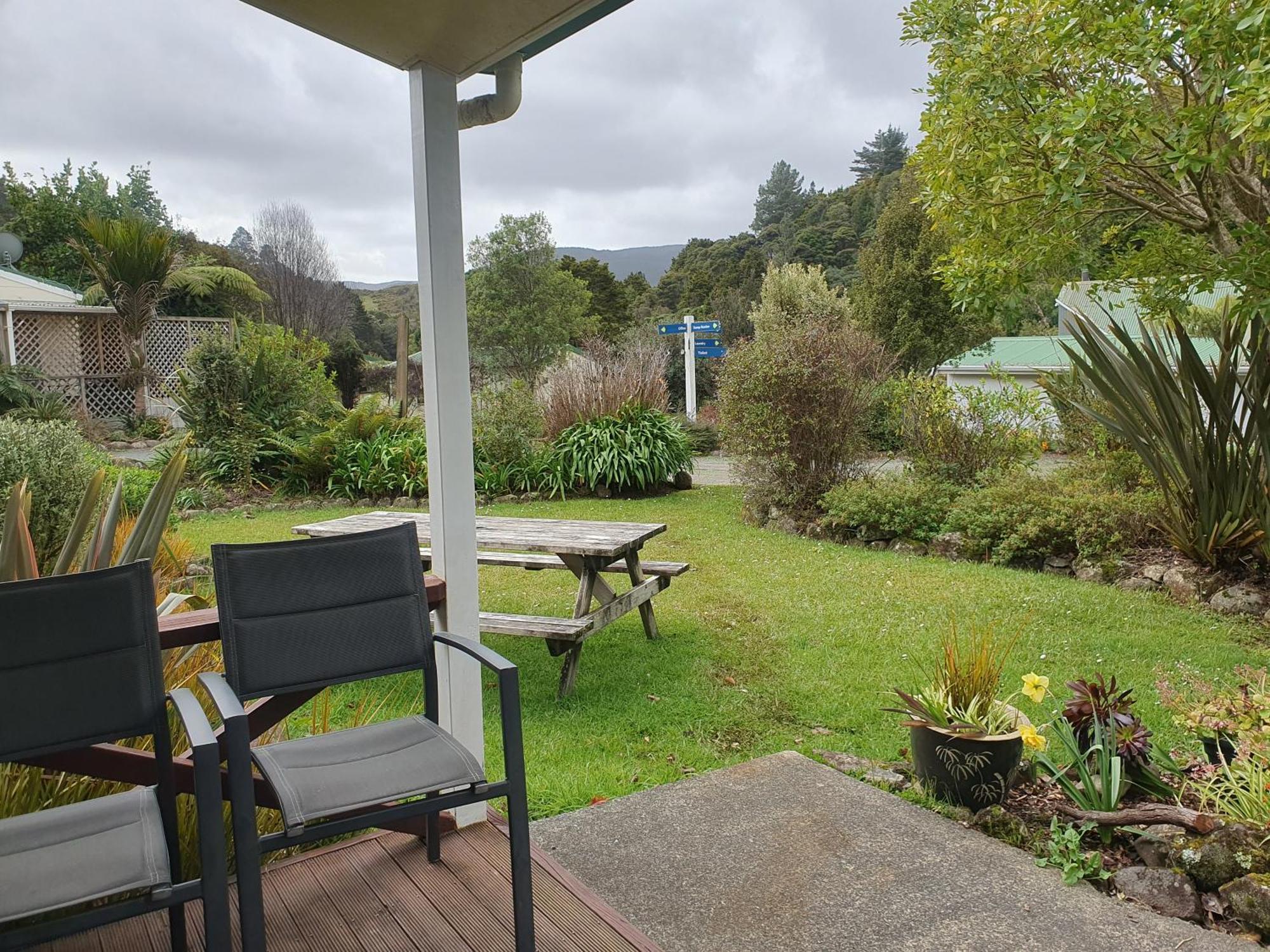 Kauri Coast Top 10 Holiday Park Kaihu Екстер'єр фото
