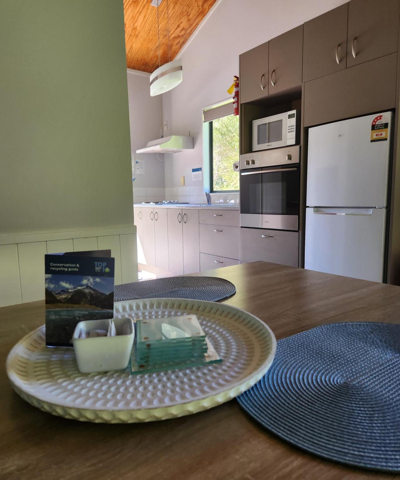 Kauri Coast Top 10 Holiday Park Kaihu Екстер'єр фото